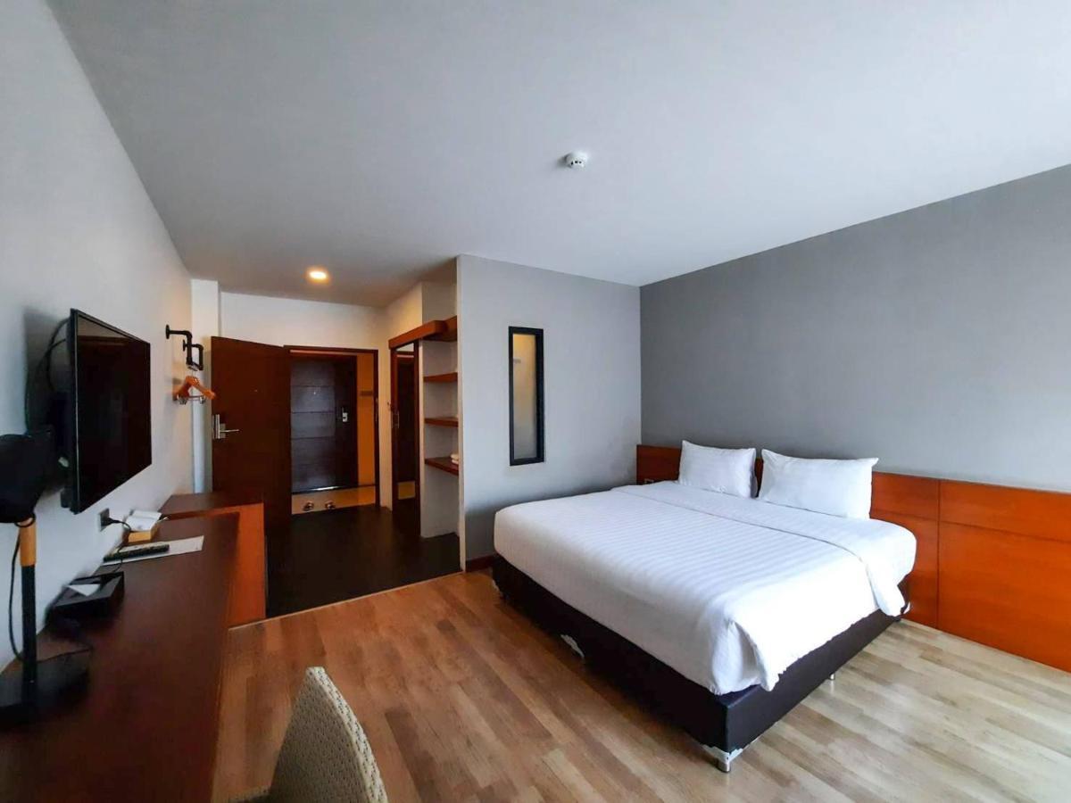 Comet Hotel Surat Thani Exteriör bild