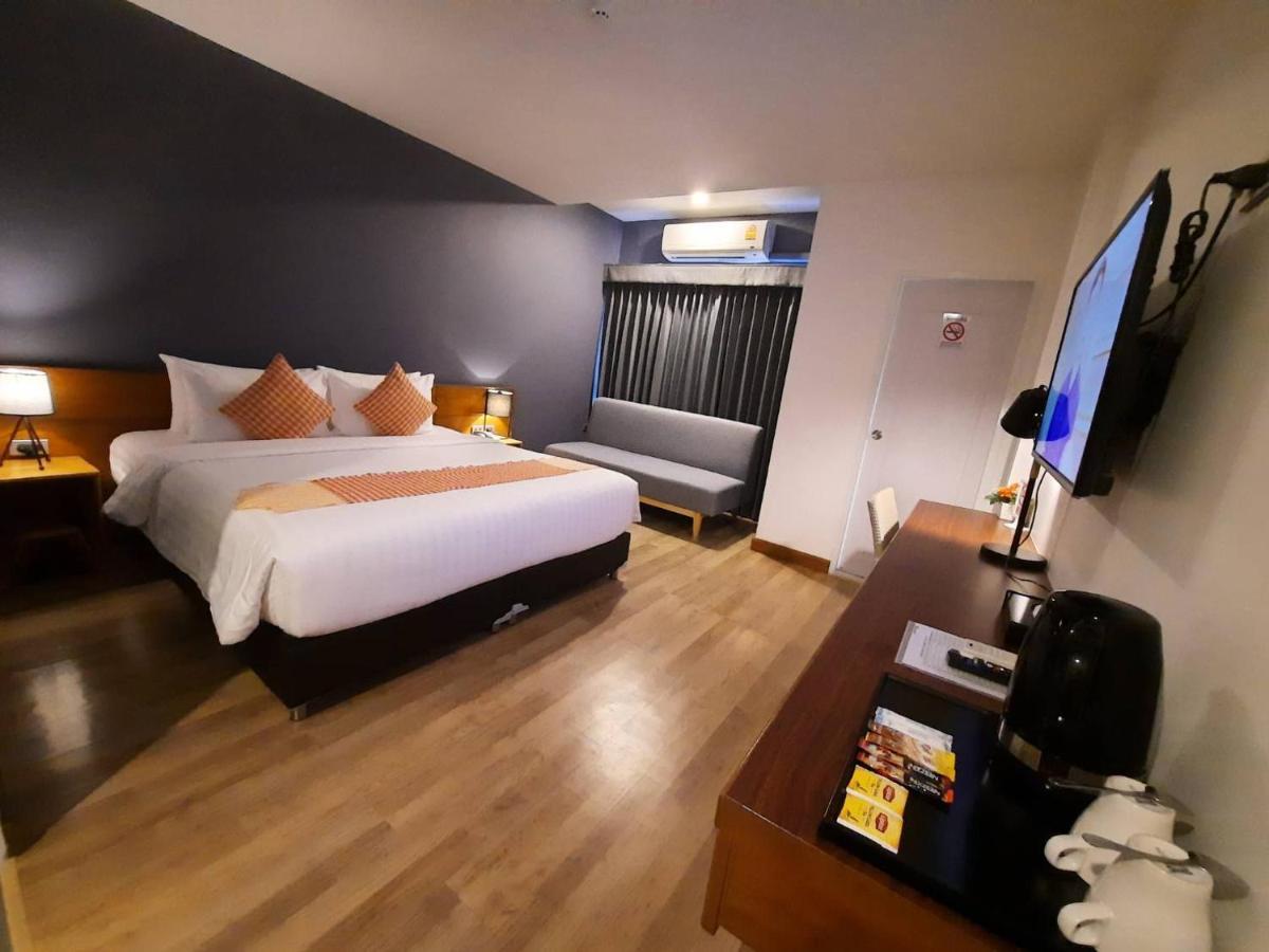 Comet Hotel Surat Thani Exteriör bild