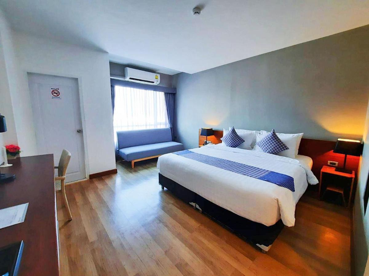 Comet Hotel Surat Thani Exteriör bild
