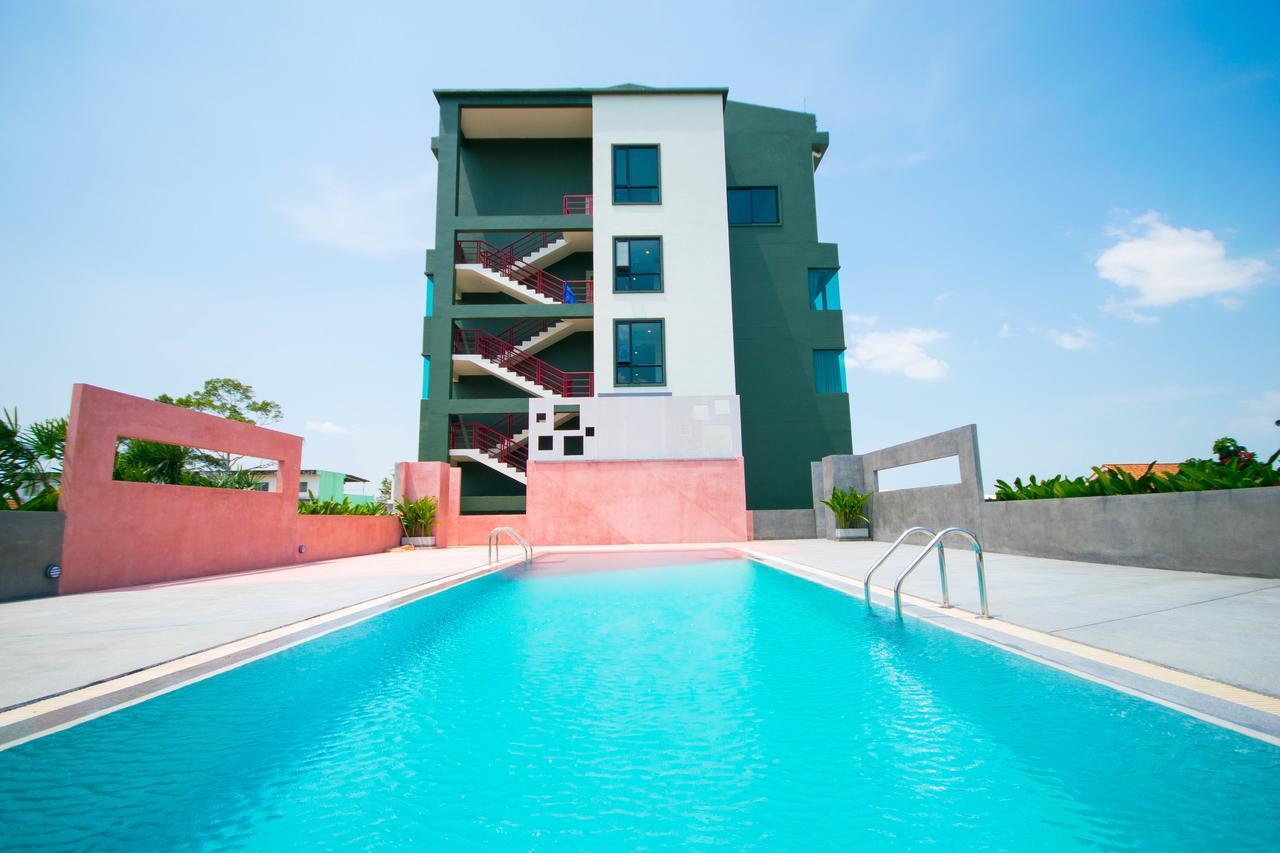 Comet Hotel Surat Thani Exteriör bild