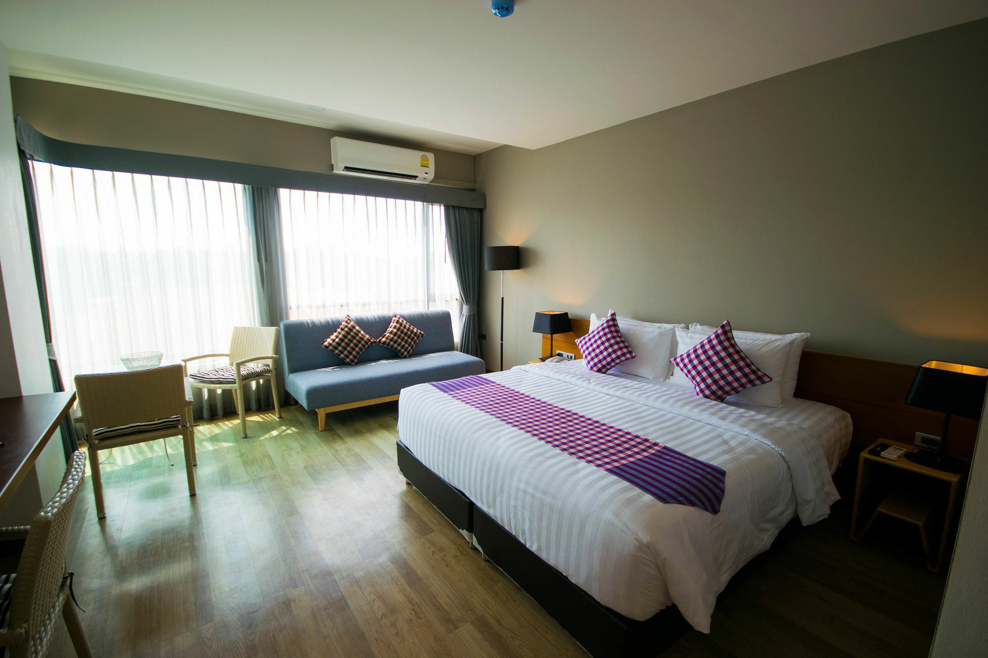 Comet Hotel Surat Thani Exteriör bild