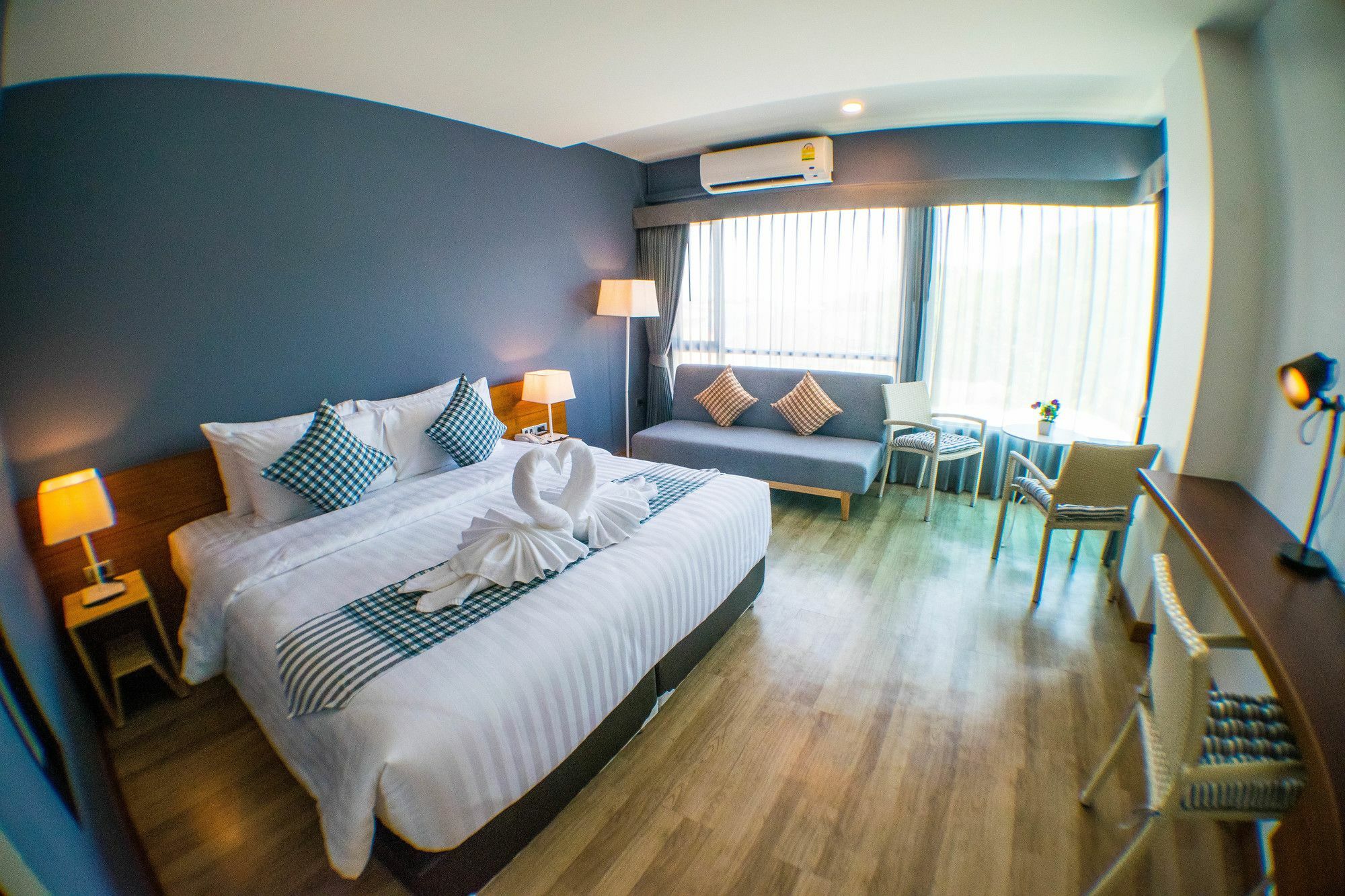 Comet Hotel Surat Thani Exteriör bild