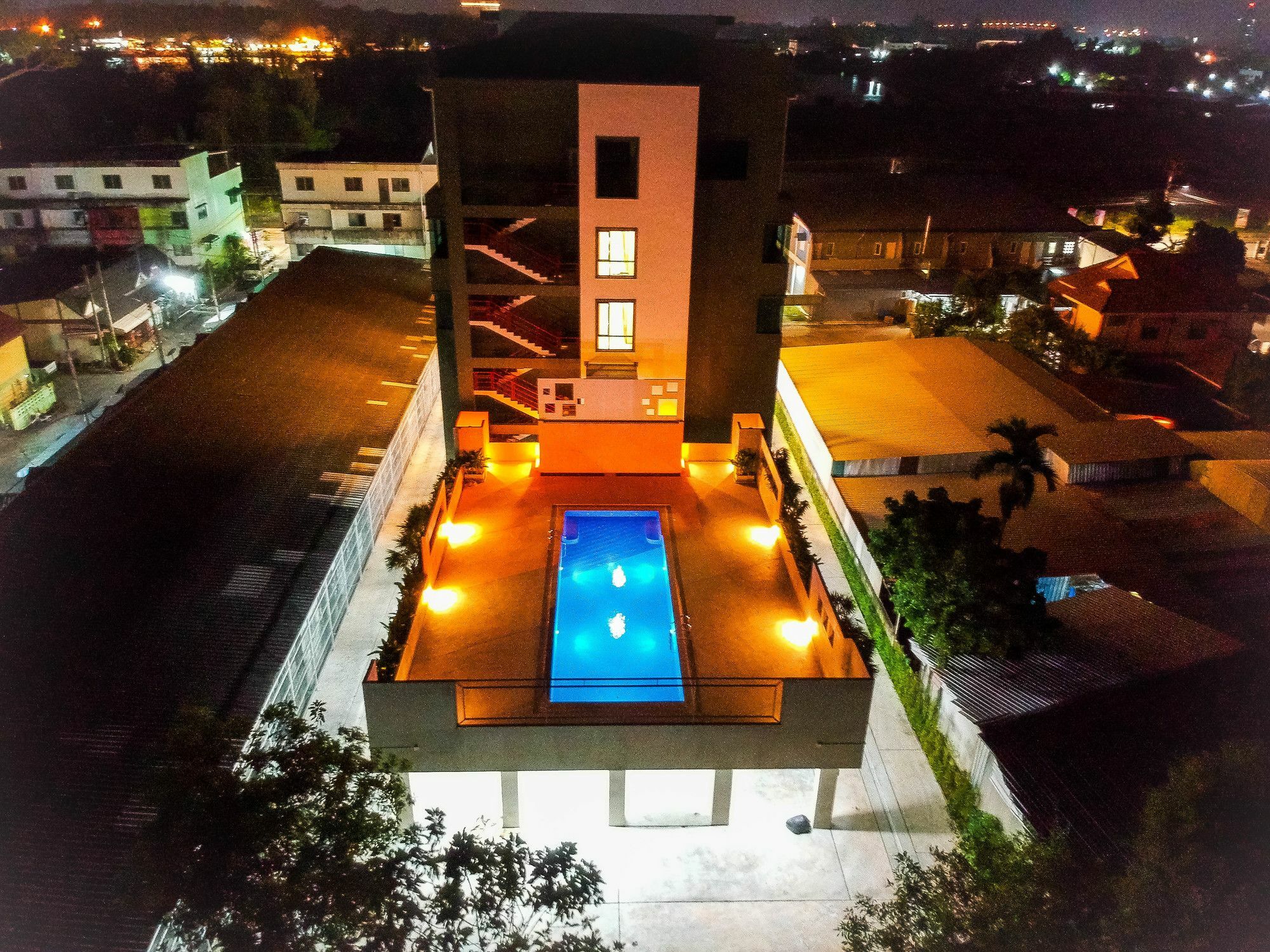 Comet Hotel Surat Thani Exteriör bild